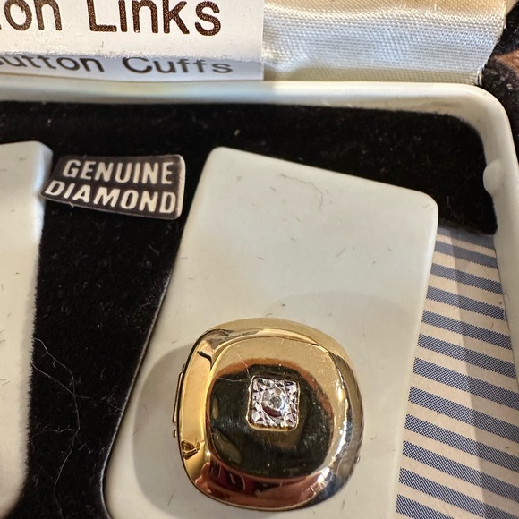 Pierre Cardin Elegant Silver Cufflinks - Picture 4 of 7